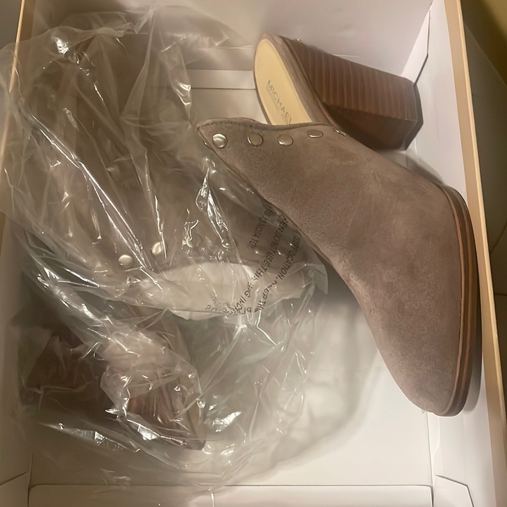NIB MK Mules!!!! Neutral color!!!
